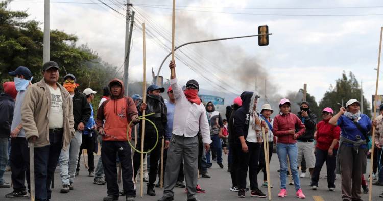 LEVANTAN LA HUELGA DE TRANSPORTE EN ECUADOR, PERO SIGUEN LAS PROTESTAS POR LA SUBA DEL PRECIO DE LOS COMBUSTIBLES