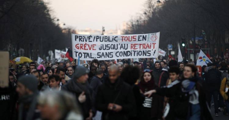 OTRA MARCHA EN PARÍS CON INCIDENTES AISLADOS EN EL DÍA 43 DE LA HUELGA CONTRA LA REFORMA JUBILATORIA