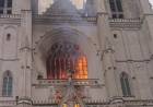 FRANCIA: SE INCENDIÓ LA CATEDRAL GÓTICA DE NANTES