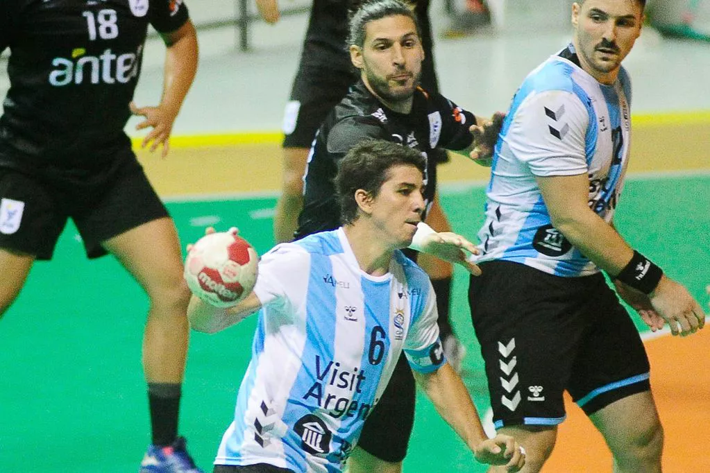LOS GLADIADORES DERROTARON A URUGUAY, SE METIERON EN LA SEMIFINAL Y CLASIFICARON AL MUNDIAL 2023 DE HANDBALL