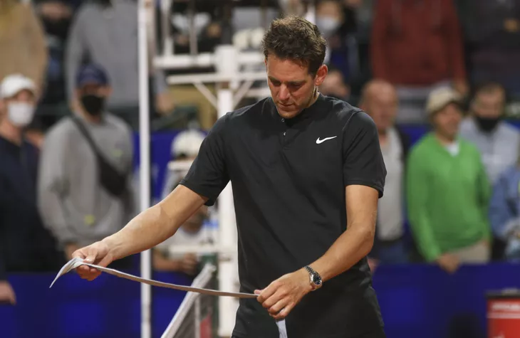 EN UNA NOCHE PLAGADA DE EMOCIONES Y CASI DESPEDIDA, DEL POTRO CAYÓ FRENTE A DELBONIS EN SU REGRESO ANTE UN PÚBLICO QUE LO OVACIONÓ