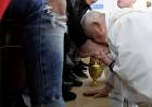IN COENA DOMINI: CENA DEL SEÑOR, EN LA CÁRCEL DE MENORES DE CASAL DEL MARMO EL PAPA FRANCISCO LAVÓ LOS PIES A 12 RECLUSOS