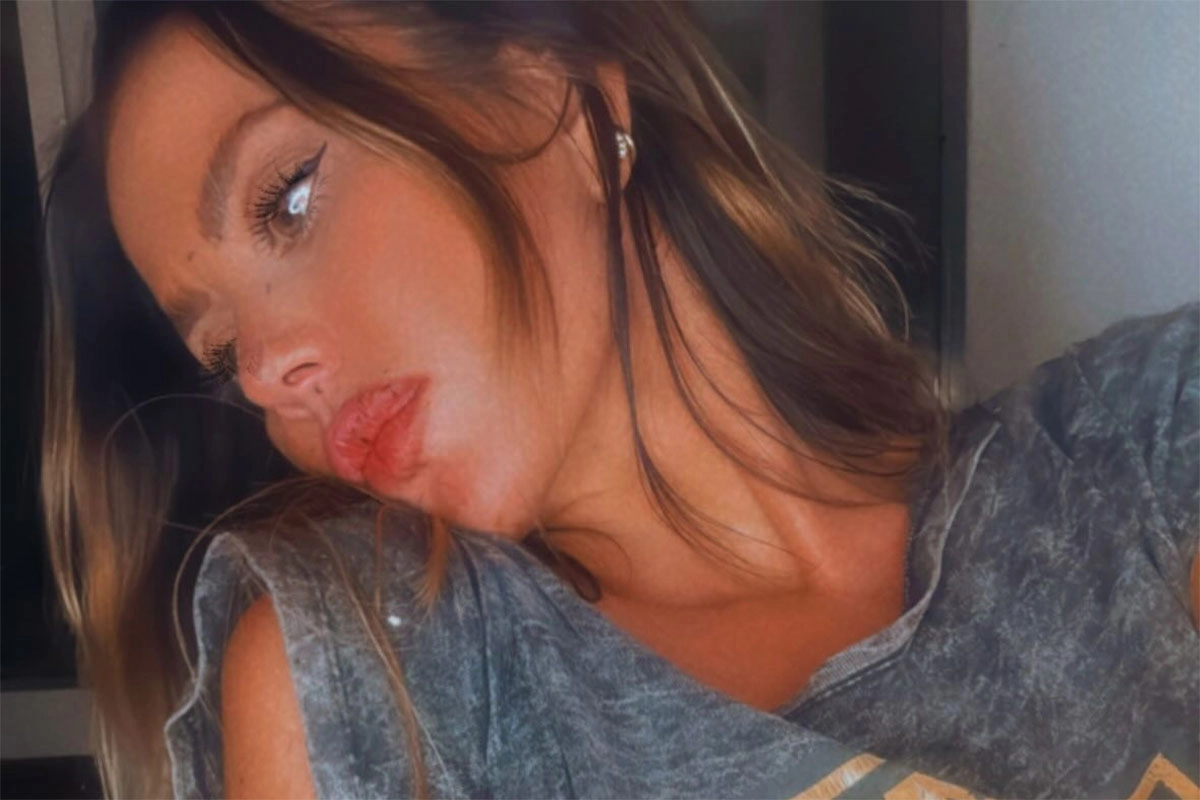 CON OSADAS IMÁGENES, SALUDÓ A SUS SEGUIDORES Y CAUSÓ FUROR