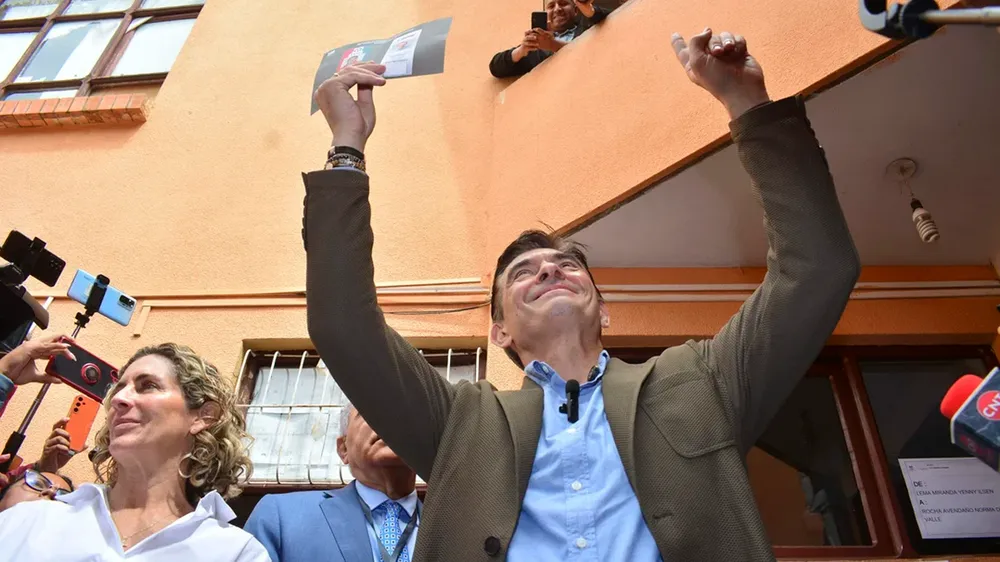 RODRIGO PAZ GANÓ EL BALOTAJE PRESIDENCIAL EN BOLIVIA Y PUSO FIN A 20 AÑOS DE HEGEMONÍA DE IZQUIERDA