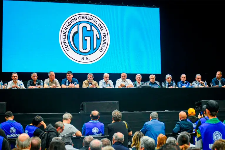 LA CGT ELIGIÓ NUEVO TRIUNVIRATO Y RENOVÓ SU CONDUCCIÓN NACIONAL