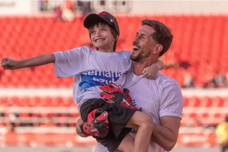 FALLO ORDENA A ESCUELA GARANTIZAR INCLUSIÓN DE NIÑO CON TEA EN LA PLATA