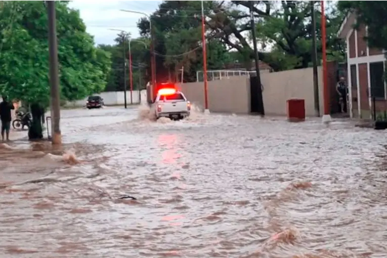 INUNDACIONES Y MÁS DE 200 EVACUADOS TRAS UN INTENSO TEMPORAL EN SALTA 