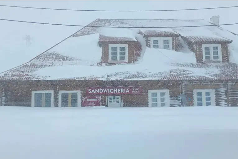 Nevada histórica en Mendoza: nieve récord cubre la cordillera y mantiene cerrado el paso a Chile