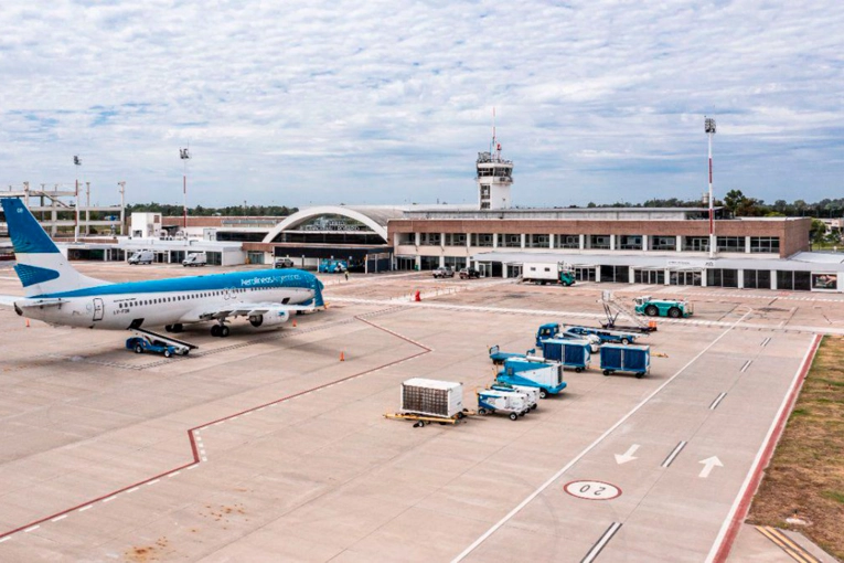 Adiós al libro de quejas en los aeropuertos: cómo reclamar ahora desde el celular