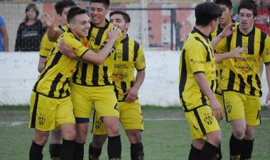 NEWBERY HIZO TRES, SUMÓ DE A TRES Y SACÓ TRES DE DIFERENCIA PARA SER MÁS PUNTERO QUE NUNCA EN EL FÚTBOL VILLAMERCEDINO