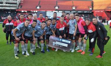 CON POLÉMICA PERO SIN SOBRESALTOS, EL GLOBO AVANZA EN COPA ARGENTINA