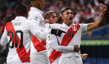 PERÚ VAPULEÓ A CHILE Y ES FINALISTA DE LA COPA