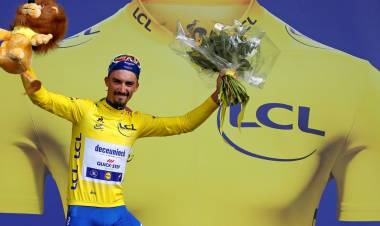 LA CURIOSA HISTORIA CENTENARIA DEL AMARILLO QUE LUCE EL LÍDER DEL TOUR DE FRANCIA