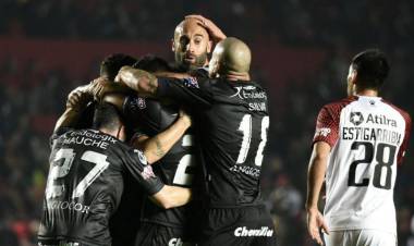 EL BICHO LE GANÓ A COLÓN, EN EL DEBUT DEL VAR EN LA SUDAMERICANA