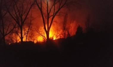 EL VIENTO ZONDA EN MENDOZA PROVOCÓ VARIOS INCENDIOS EN DISTINTOS PUNTOS TURÍSTICOS: HAY EVACUADOS