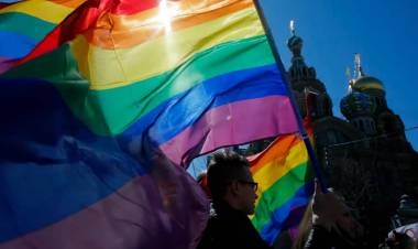 LA "CAZA A LOS HOMOSEXUALES" ATEMORIZA A LA COMUNIDAD GAY DE RUSIA