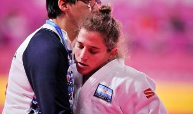 PAULA PARETO PERDIÓ EN SEMIFINALES, DIO W.O. Y NO SE PRESENTÓ A LUCHAR POR LA MEDALLA DE BRONCE
