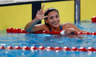 TRES DE TRES PARA LA SIRENA DORADA: TERCERA MEDALLA DE ORO PARA DELFINA PIGNATIELLO EN NATACIÓN