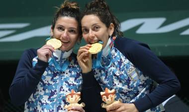 LA TUCUMANA CYNTHIA PINTO JUNTO A MARÍA LIS GARCIA GANARON EL ORO EN PELOTA DE GOMA DOBLES TRINQUETE FEMENINO