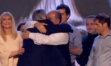 POLÍTICA: JUAN MANZUR FUE PROTAGONISTA EN LOS FESTEJOS DEL FRENTE DE TODOS