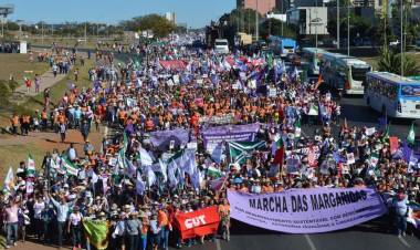 PRIMERA MARCHA DE MUJERES INDÍGENAS EN BRASIL,  ACUSA AL GOBIERNO DE PONER EN RIESGO LA SUPERVIVENCIA DE PUEBLOS Y ECOSISTEMAS