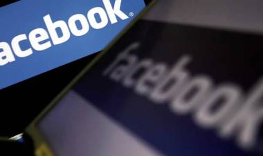 REVELAN QUE FACEBOOK TRABAJA EN UN CAMBIO DE IMAGEN PARA SU APP: ASÍ LUCIRÁ EL MODO OSCURO