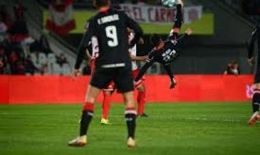 EL PINCHA VAPULEÓ AL ROJO, CON UN GOLAZO DE KALINSKI PARA EL RECUERDO