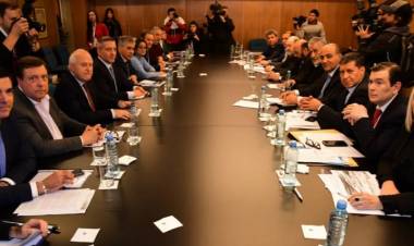 LAS PROVINCIAS APELARON A LA CORTE, POR EL DECRETO DE NACIÓN PARA BAJAR IMPUESTOS