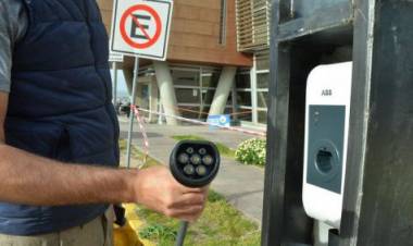 NEUQUÉN: SE INSTALARÁN ESTACIONES DE CARGA PARA AUTOS ELÉCTRICOS
