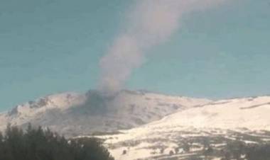 EL VOLCÁN COPAHUE CONTINÚA CON ACTIVIDAD INTENSA