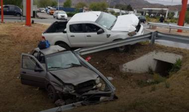 FUERTE ACCIDENTE ESTA MAÑANA EN SAN LUIS ENTRE UN AUTO Y UNA CAMIONETA, EN AVENIDA SANTOS ORTIZ DE LA CIUDAD CAPITAL