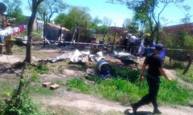 CHACO: INCENDIO DE UNA PRECARIA VIVIENDA,  UNA MADRE Y DOS DE SUS HIJAS MURIERON