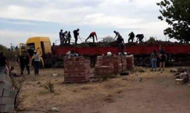 SAN LUIS: EN NOGOLÍ SECUESTRAN CERCA DE 1500 KILOS DE MARIHUANA ESCONDIDA EN UN CAMIÓN CON LEÑA
