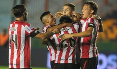 EL SUEÑO DEL VERDE PUNTANO SE DILUYÓ EN LOS PENALES ANTE EL PINCHA. HOY RIVER SE MIDE ANTE ALMAGRO