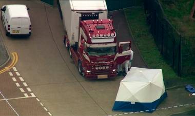 MACABRO HALLAZGO: 39 CADÁVERES FUERON ENCONTRADOS DENTRO DE UN CAMIÓN EN INGLATERRA