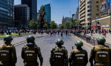POR QUÉ LOS CHILENOS SE REBELAN Y LOS ARGENTINOS NO