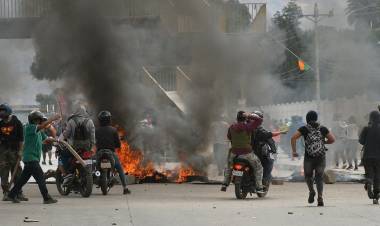 CRISIS POLÍTICA: SE EXTIENDE LA VIOLENCIA EN BOLIVIA Y YA HAY TRES MUERTOS Y 346 HERIDOS