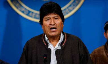CRISIS EN BOLIVIA: EVO MORALES MANIFESTÓ QUE "MESA Y CAMACHO PASARÁN A LA HISTORIA COMO RACISTAS Y GOLPISTAS"