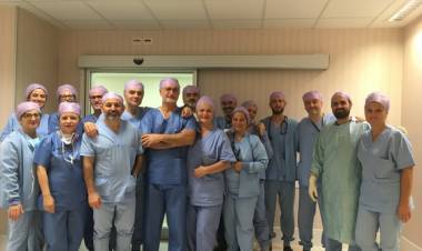 ITALIA: UN MÚSICO FUE OPERADO MIENTRAS TOCABA EL PIANO