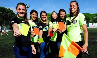 SILBATO, TARJETA Y BANDERÍN: LAS ÁRBITRAS Y EL OTRO LADO DEL FÚTBOL