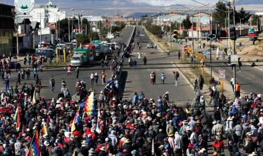 TENSIÓN EN LAS CALLES DE BOLIVIA: LA COMUNIDAD DE PUEBLOS ORIGINARIOS DE EL ALTO EXIGE LA RENUNCIA DE JEANINE ÁÑEZ