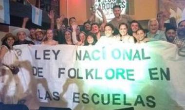 AHORA LAS ESCUELAS DEBERÁN ENSEÑAR FOLCLORE