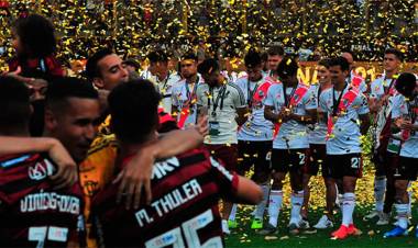 FLAMENGO LE ARREBATÓ SOBRE EL CIERRE DEL PARTIDO LA COPA LIBERTADORES A RIVER, EN UNA INCREÍBLE FINAL EN LIMA