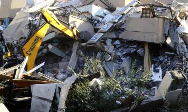 AL MENOS 6 MUERTOS Y 150 HERIDOS POR UN TERREMOTO EN ALBANIA