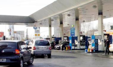 OTRO GOLPE AL BOLSILLO, LOS COMBUSTIBLES AUMENTARON MÁS DE 6%: ES EL DÉCIMO INCREMENTO EN EL AÑO