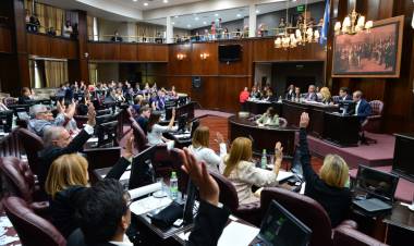 LEGISLATURA DE SAN LUIS: JURARON LOS NUEVOS DIPUTADOS PROVINCIALES, JUAN CARLOS EDUARDO FUE ELEGIDO PRESIDENTE