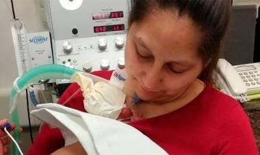 "ES UNA GUERRERA": EN COMODORO RIVADAVIA, TRIGEMELA RECIBIÓ EL ALTA TRAS 110 DÍAS INTERNADA