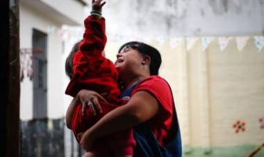 NOELIA, LA PRIMERA MAESTRA CON SÍNDROME DE DOWN, UNA DE LAS POCAS EN EL MUNDO, YA SE CONVIRTIÓ EN TITULAR EN ARGENTINA