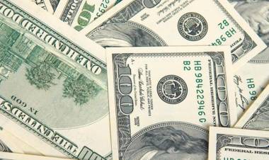 EN EL DEBUT DEL "DÓLAR SOLIDARIO" QUE CERRÓ CERCA DE $82, EL "BLUE" SE ACERCÓ Y TOCÓ LOS $80