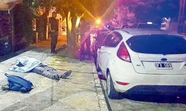 EN BUENOS AIRES, POLICÍA MATÓ A DOS LADRONES QUE TENÍAN CAUTIVA A SU FAMILIA EN SU CASA